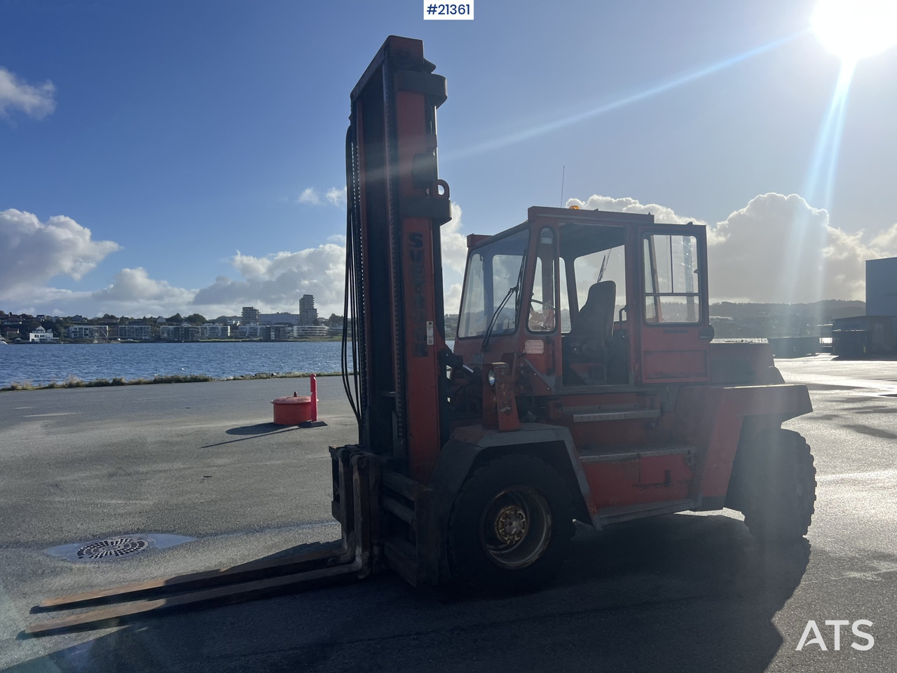 Svetruck 1060 - Villás targonca: 4 kép. Svetruck 1060 - Villás targonca: 4 kép.