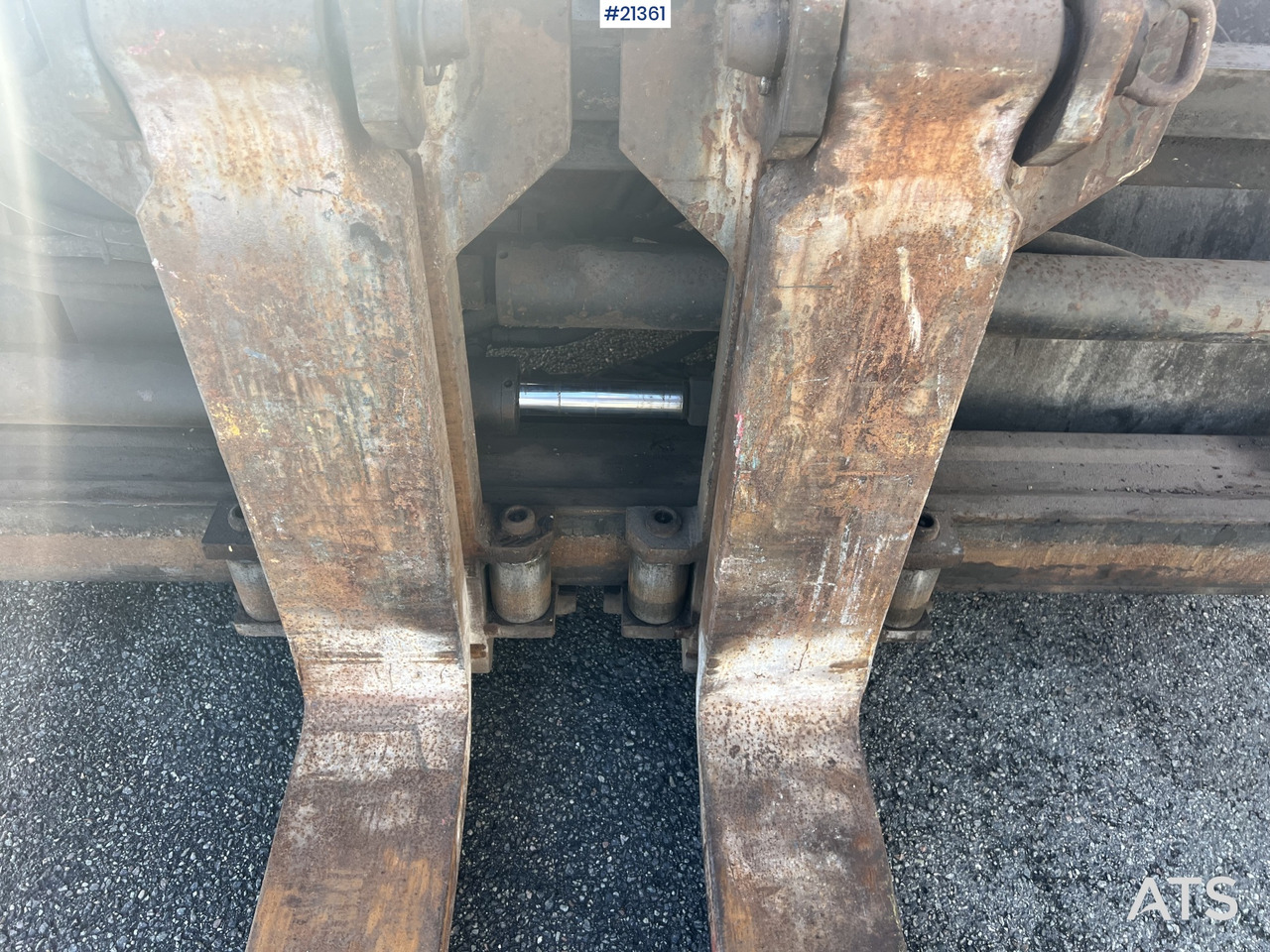 Villás targonca Svetruck 1060: 30 kép. Villás targonca Svetruck 1060: 30 kép.