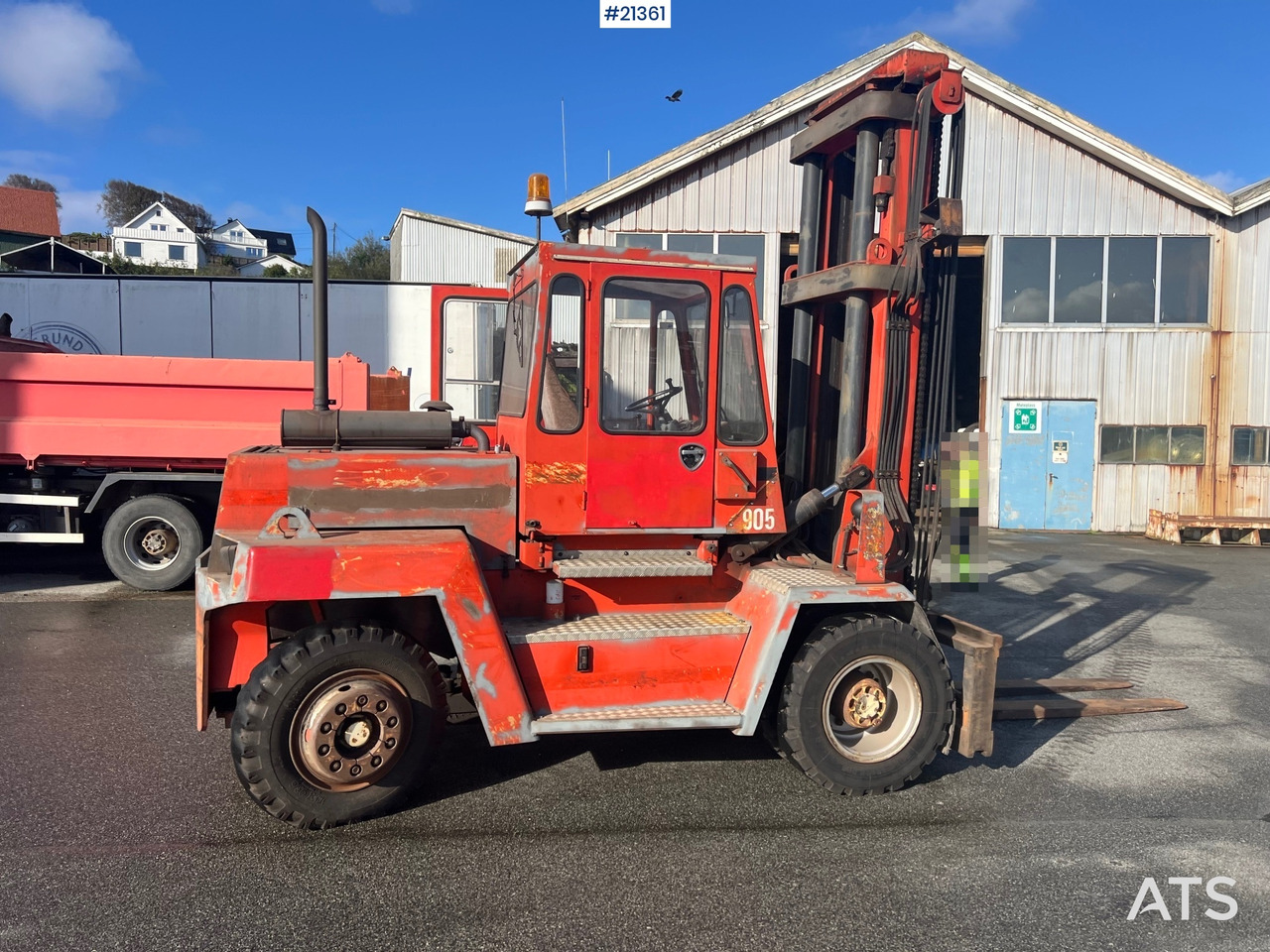 Villás targonca Svetruck 1060: 16 kép. Villás targonca Svetruck 1060: 16 kép.