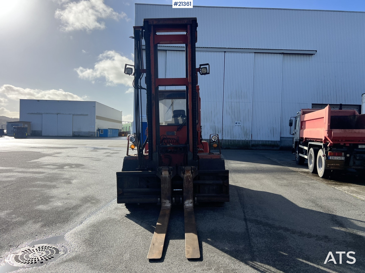 Villás targonca Svetruck 1060: 8 kép. Villás targonca Svetruck 1060: 8 kép.