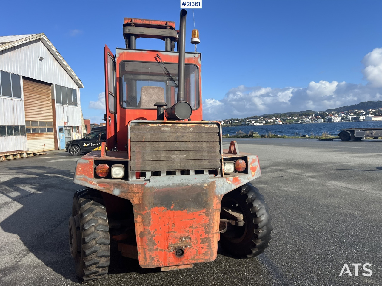 Villás targonca Svetruck 1060: 23 kép. Villás targonca Svetruck 1060: 23 kép.