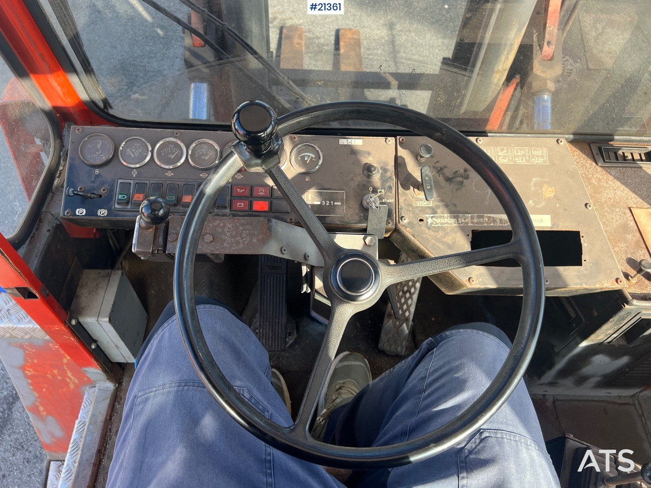 Villás targonca Svetruck 1060: 44 kép. Villás targonca Svetruck 1060: 44 kép.