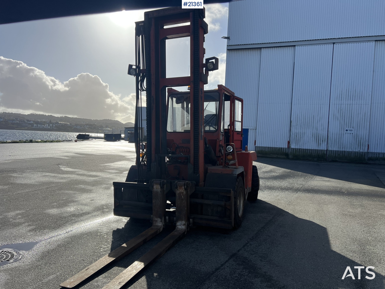 Villás targonca Svetruck 1060: 7 kép. Villás targonca Svetruck 1060: 7 kép.