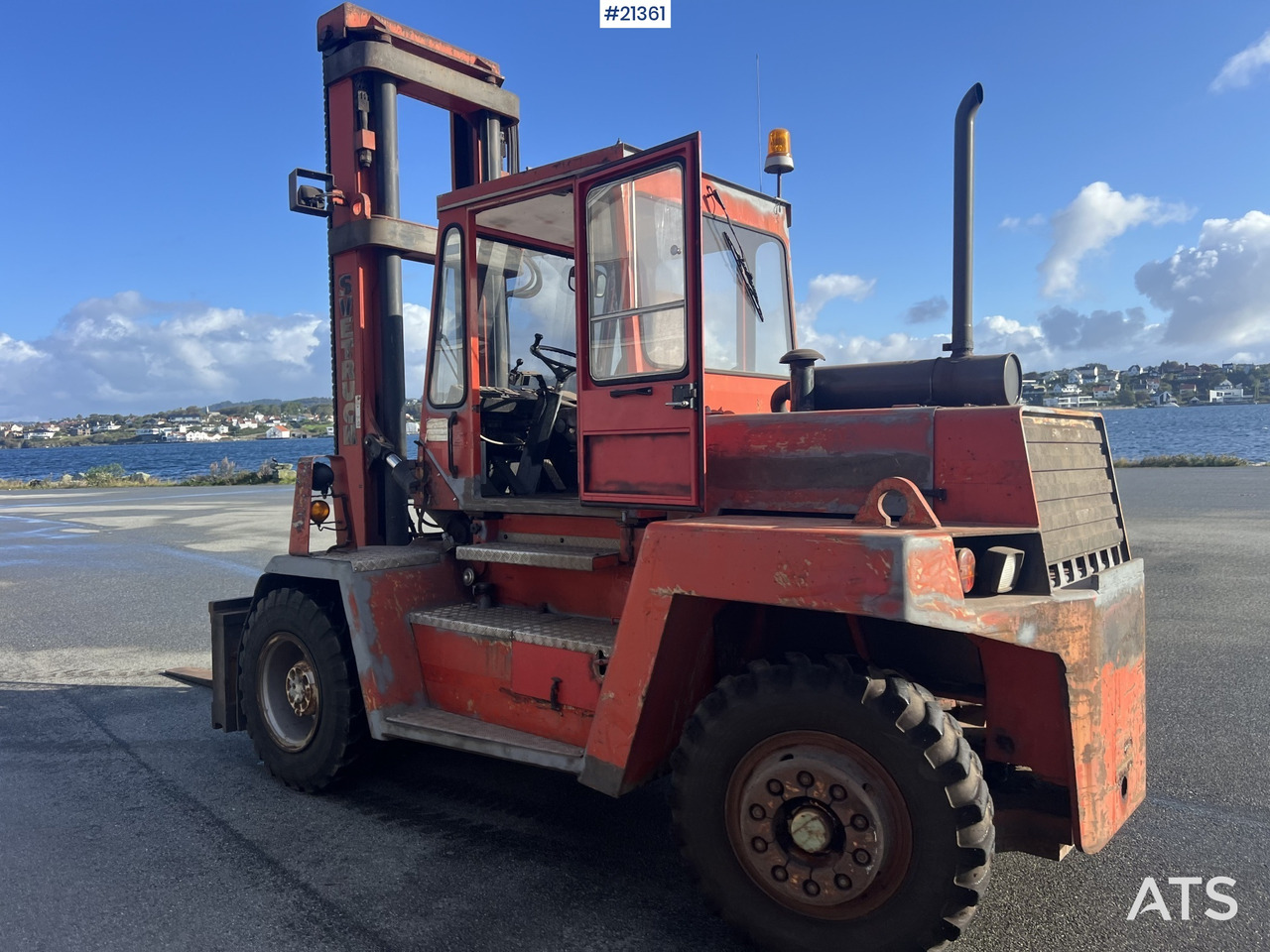 Villás targonca Svetruck 1060: 27 kép. Villás targonca Svetruck 1060: 27 kép.