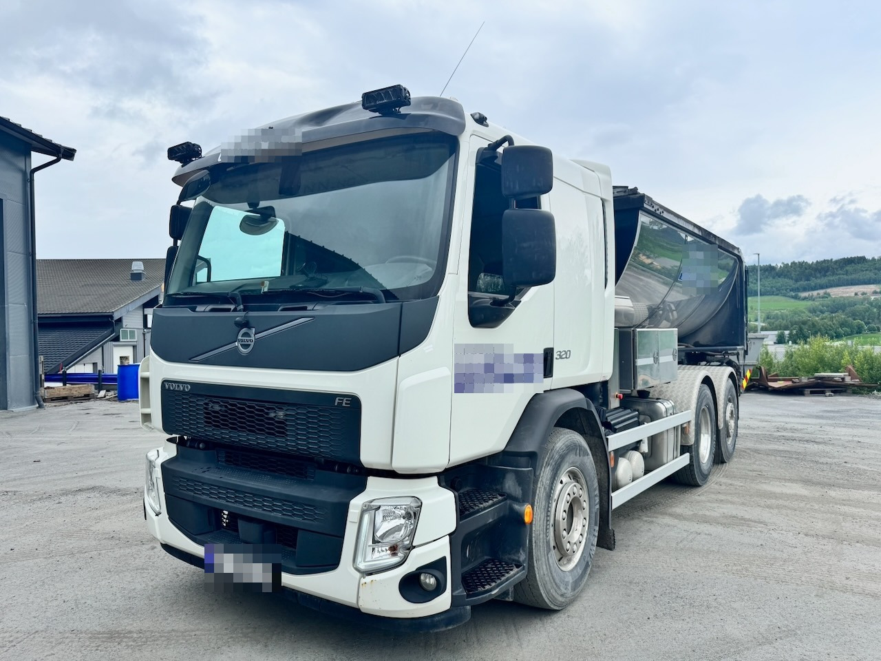 Volvo FE320 - Teherautó, Aszfaltozó gép: 2 kép. Volvo FE320 - Teherautó, Aszfaltozó gép: 2 kép.