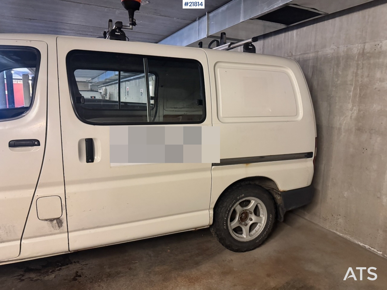 Toyota HIACE - Furgon: 5 kép. Toyota HIACE - Furgon: 5 kép.
