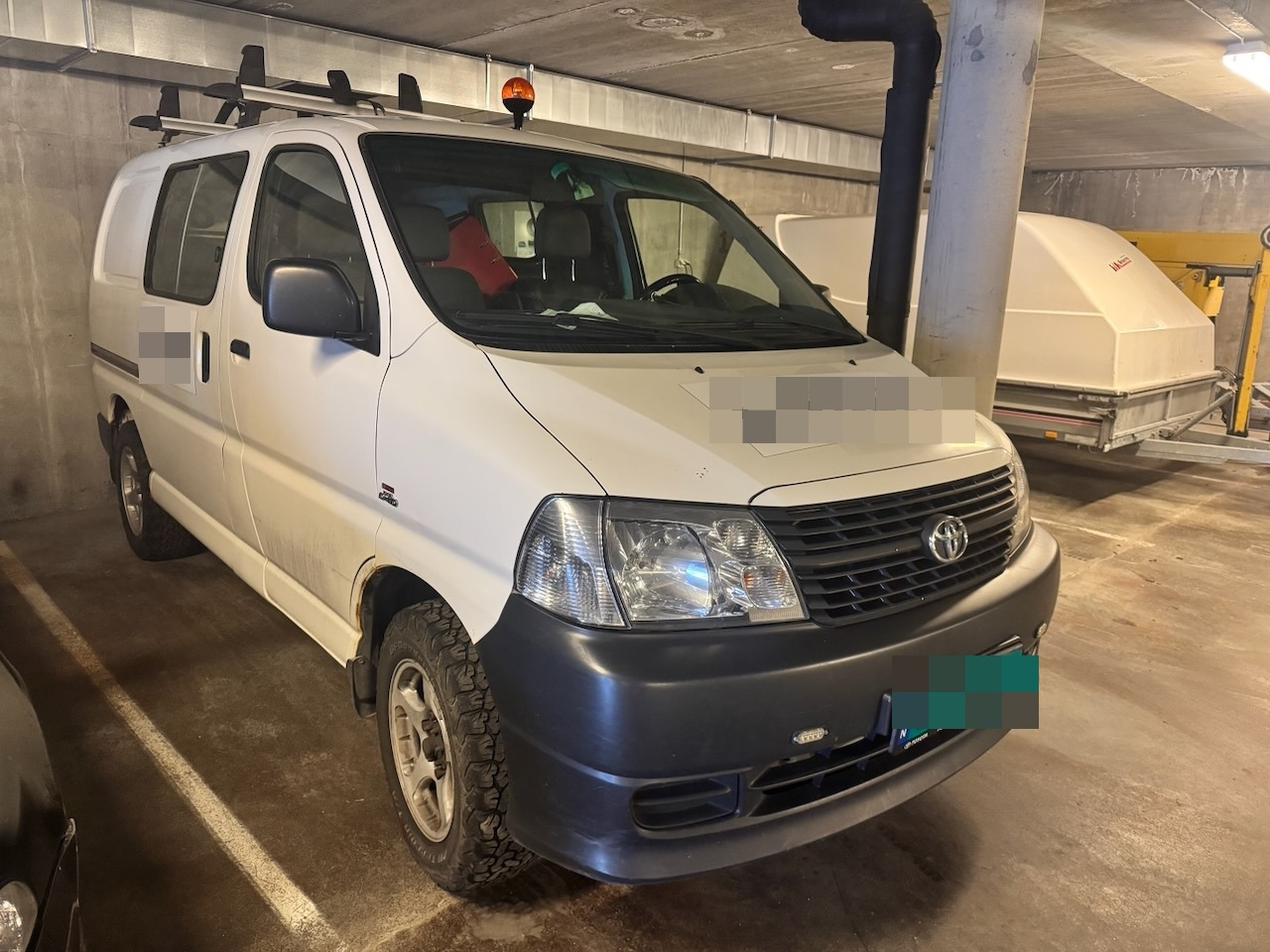 Toyota HIACE - Furgon: 1 kép. Toyota HIACE - Furgon: 1 kép.