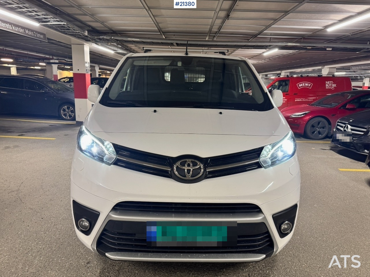 Furgon Toyota proace: 11 kép. Furgon Toyota proace: 11 kép.