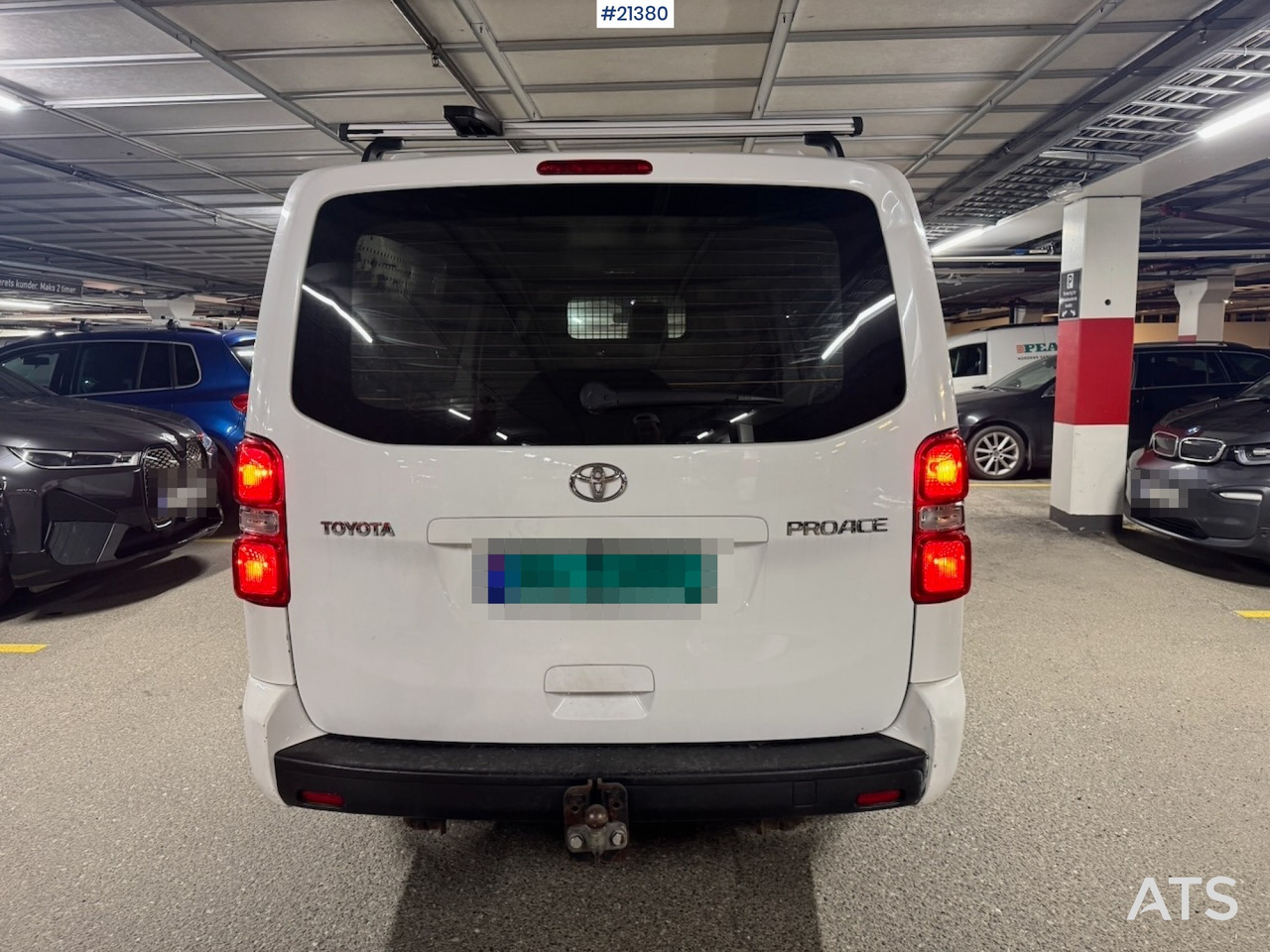 Furgon Toyota proace: 7 kép. Furgon Toyota proace: 7 kép.