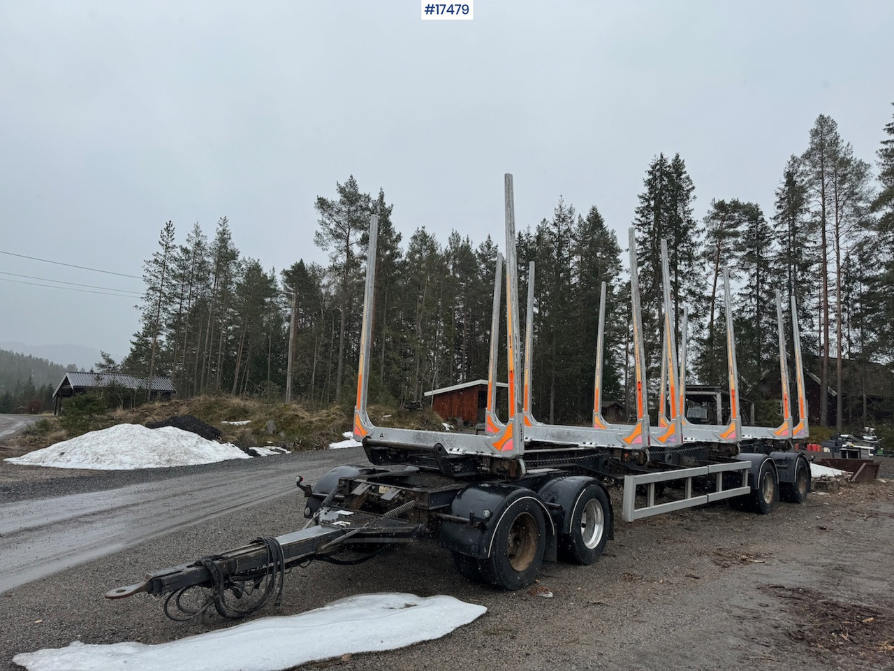 Trailer-Bygg Trailer-Bygg tømmerhenger - Rönkszállító pótkocsi: 2 kép. Trailer-Bygg Trailer-Bygg tømmerhenger - Rönkszállító pótkocsi: 2 kép.