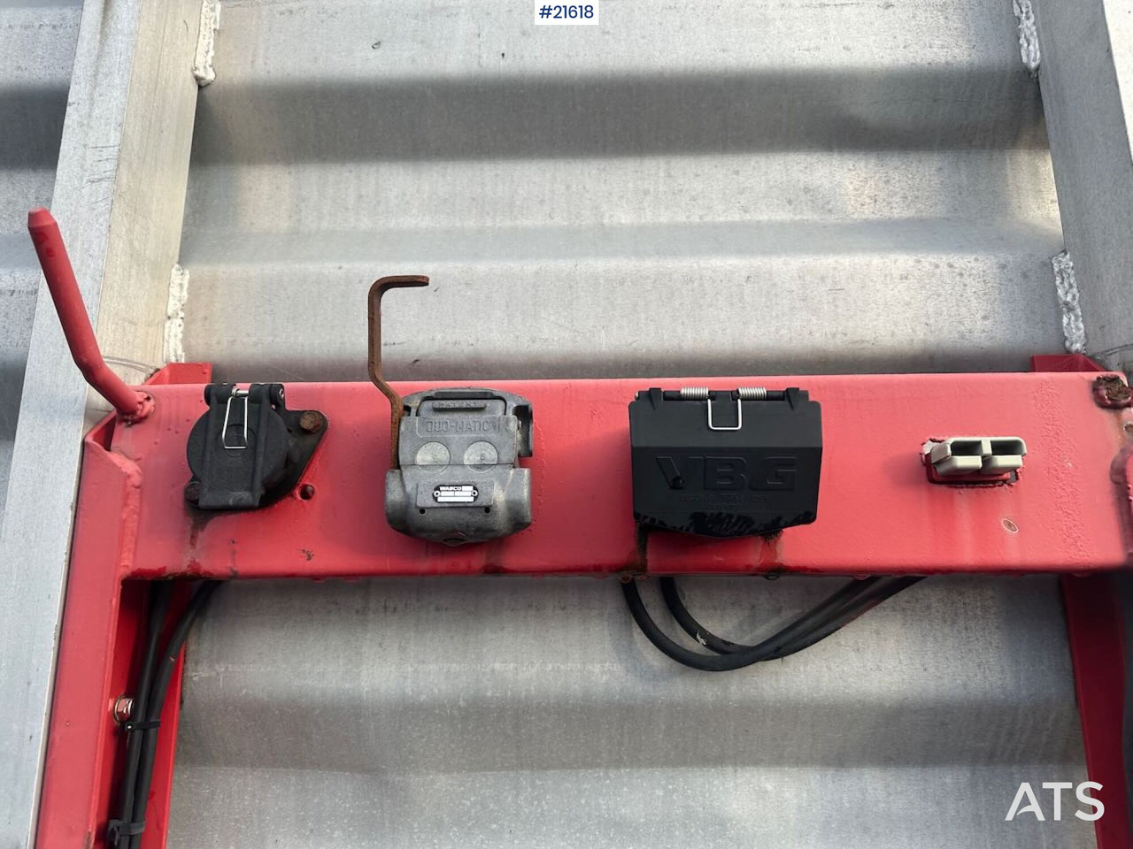 Félpótkocsi mélybölcsős Vang DC 111 Ts 3 akslet brønnhenger: 10 kép. Félpótkocsi mélybölcsős Vang DC 111 Ts 3 akslet brønnhenger: 10 kép.