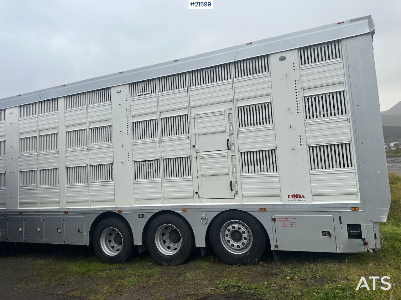 Volvo 540 8x4 dyrebil m/ Finkl påbygg, onspot og godkjent til 225 dyr - Állatszállító teherautó: 5 kép. Volvo 540 8x4 dyrebil m/ Finkl påbygg, onspot og godkjent til 225 dyr - Állatszállító teherautó: 5 kép.