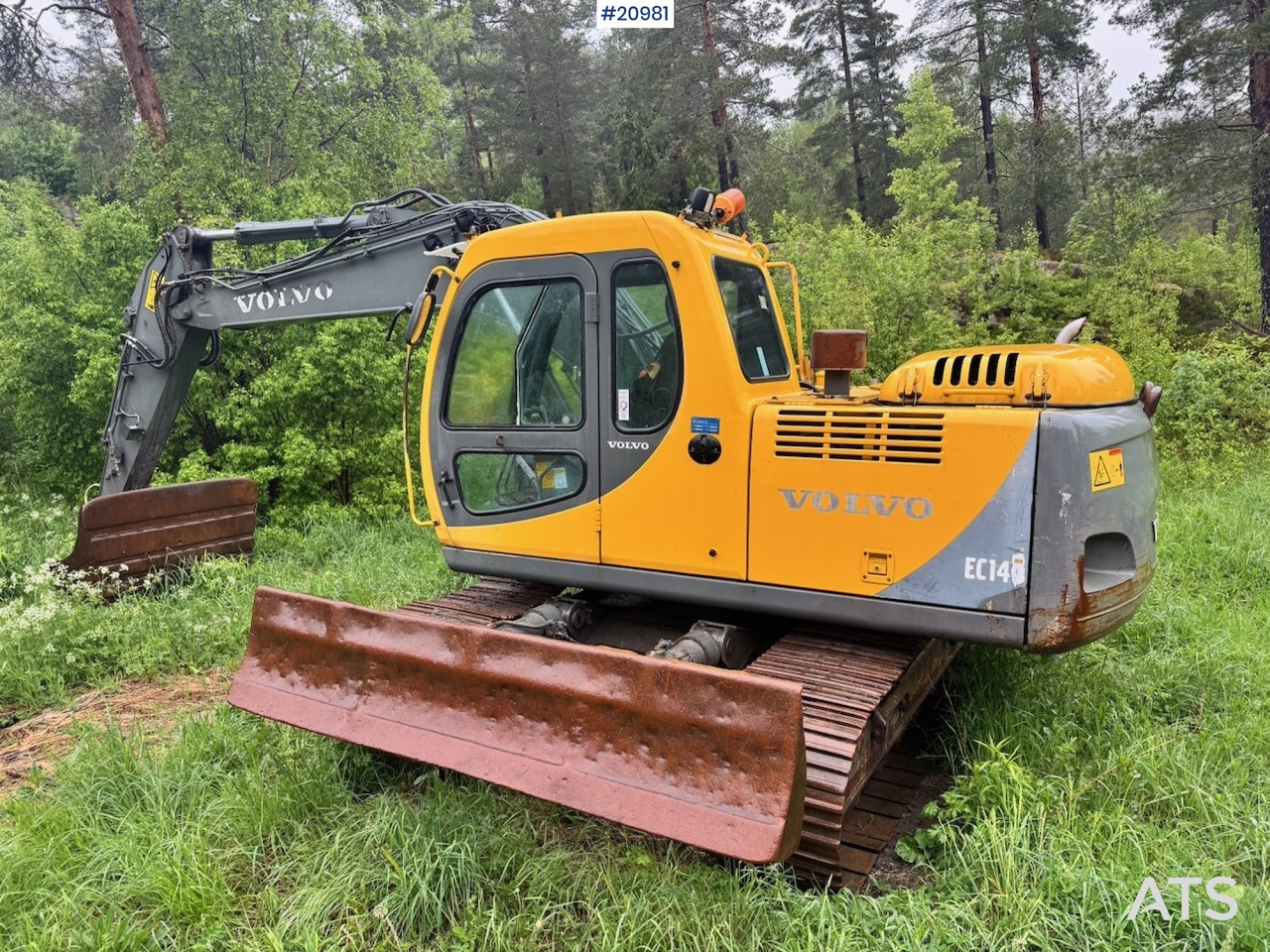 Volvo EC140LC - Lánctalpas kotró: 3 kép. Volvo EC140LC - Lánctalpas kotró: 3 kép.