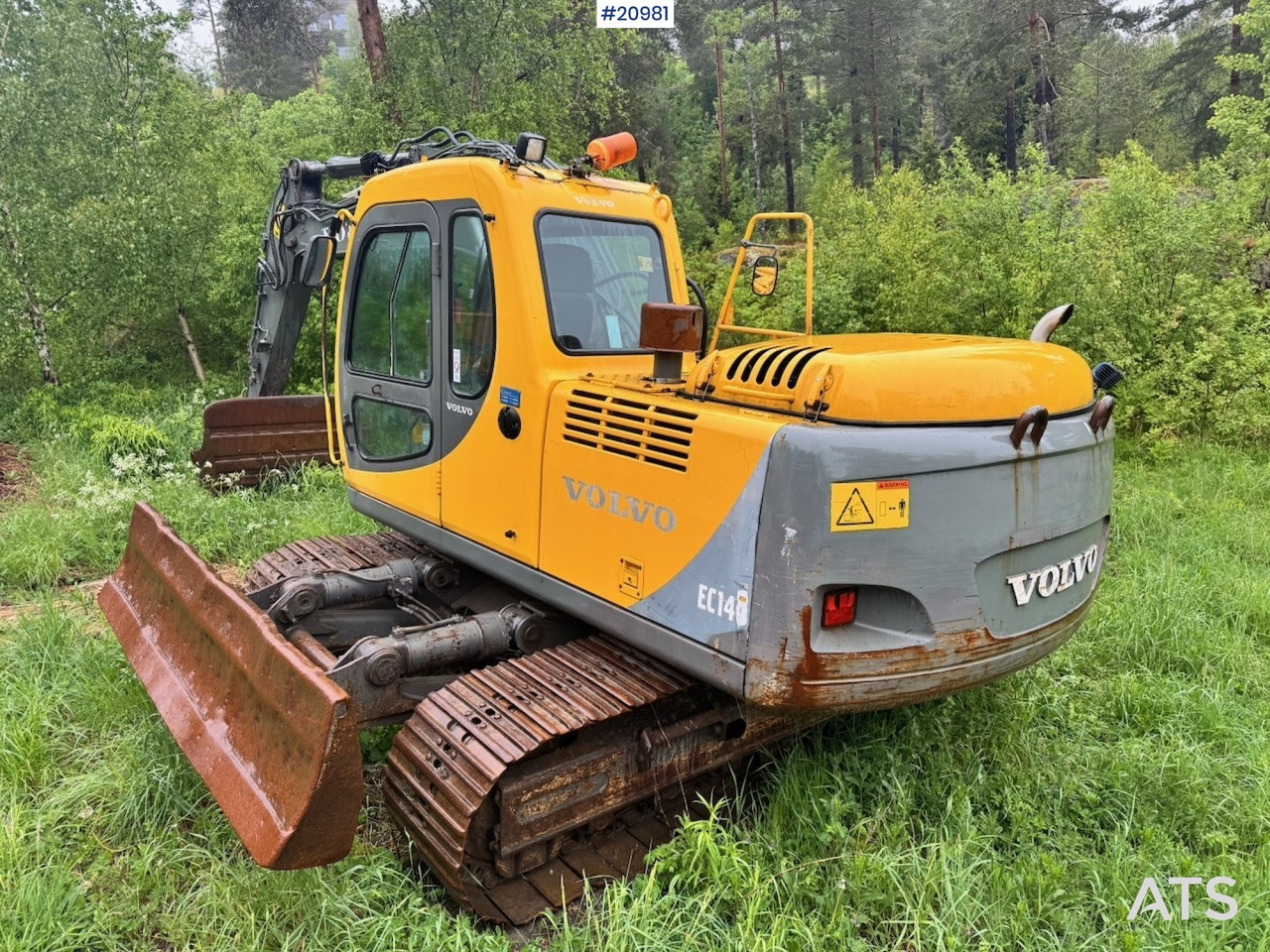 Volvo EC140LC - Lánctalpas kotró: 4 kép. Volvo EC140LC - Lánctalpas kotró: 4 kép.