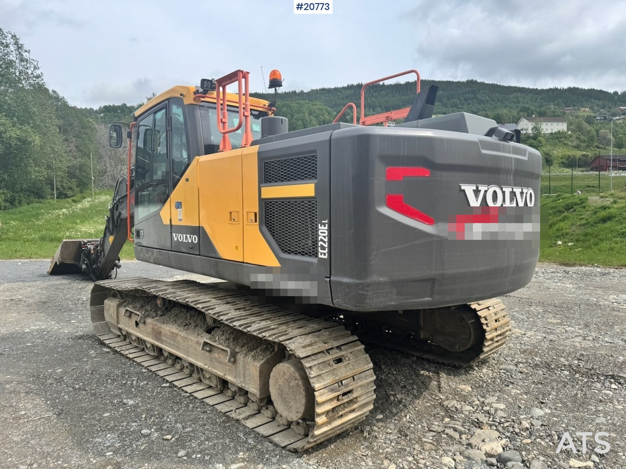 Volvo EC220EL - Lánctalpas kotró: 4 kép. Volvo EC220EL - Lánctalpas kotró: 4 kép.