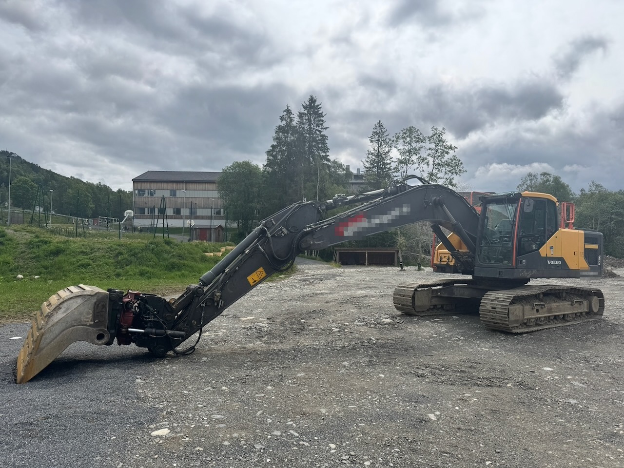 Volvo EC220EL - Lánctalpas kotró: 2 kép. Volvo EC220EL - Lánctalpas kotró: 2 kép.