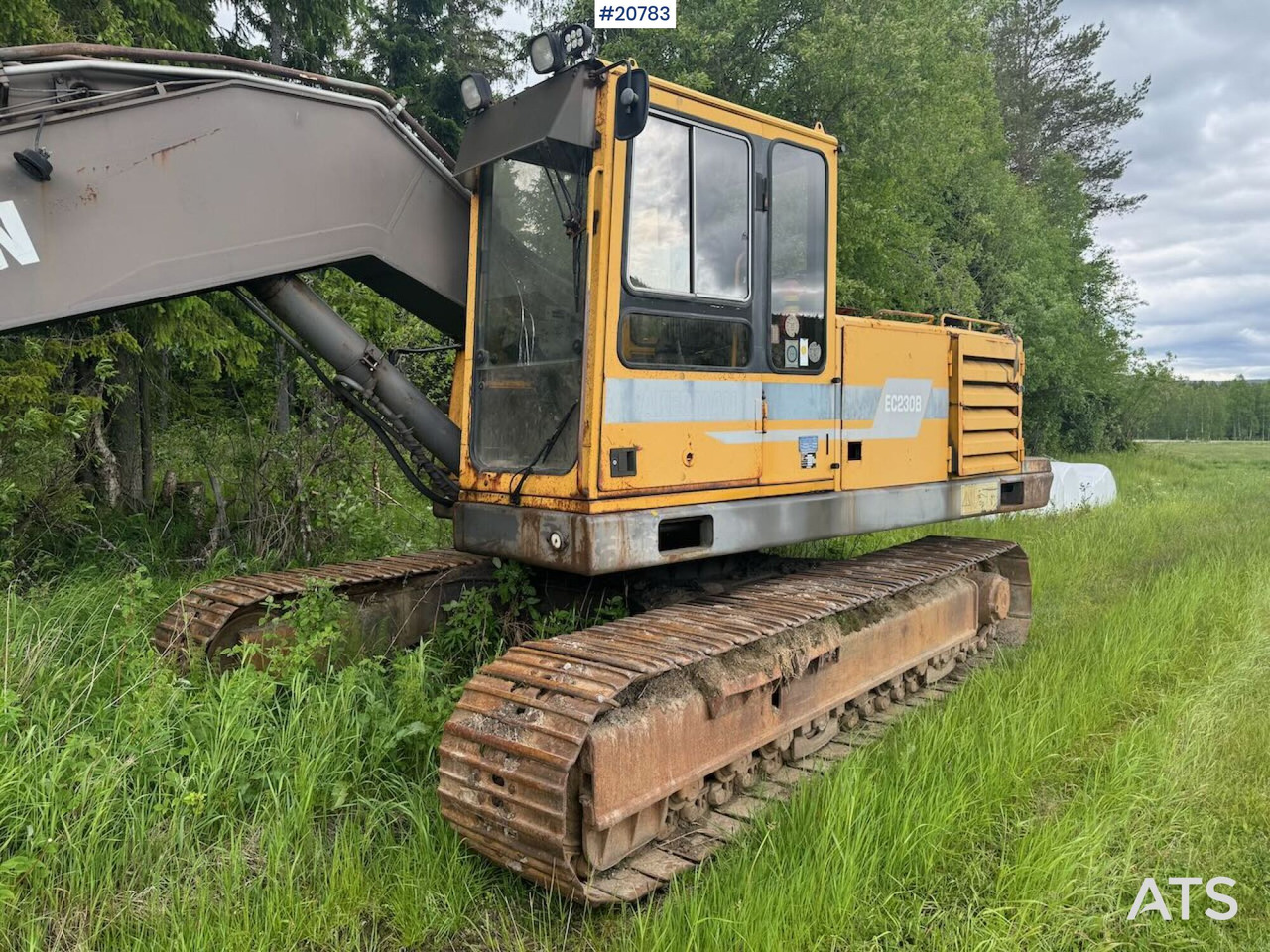 Volvo EC230B - Lánctalpas kotró: 3 kép. Volvo EC230B - Lánctalpas kotró: 3 kép.