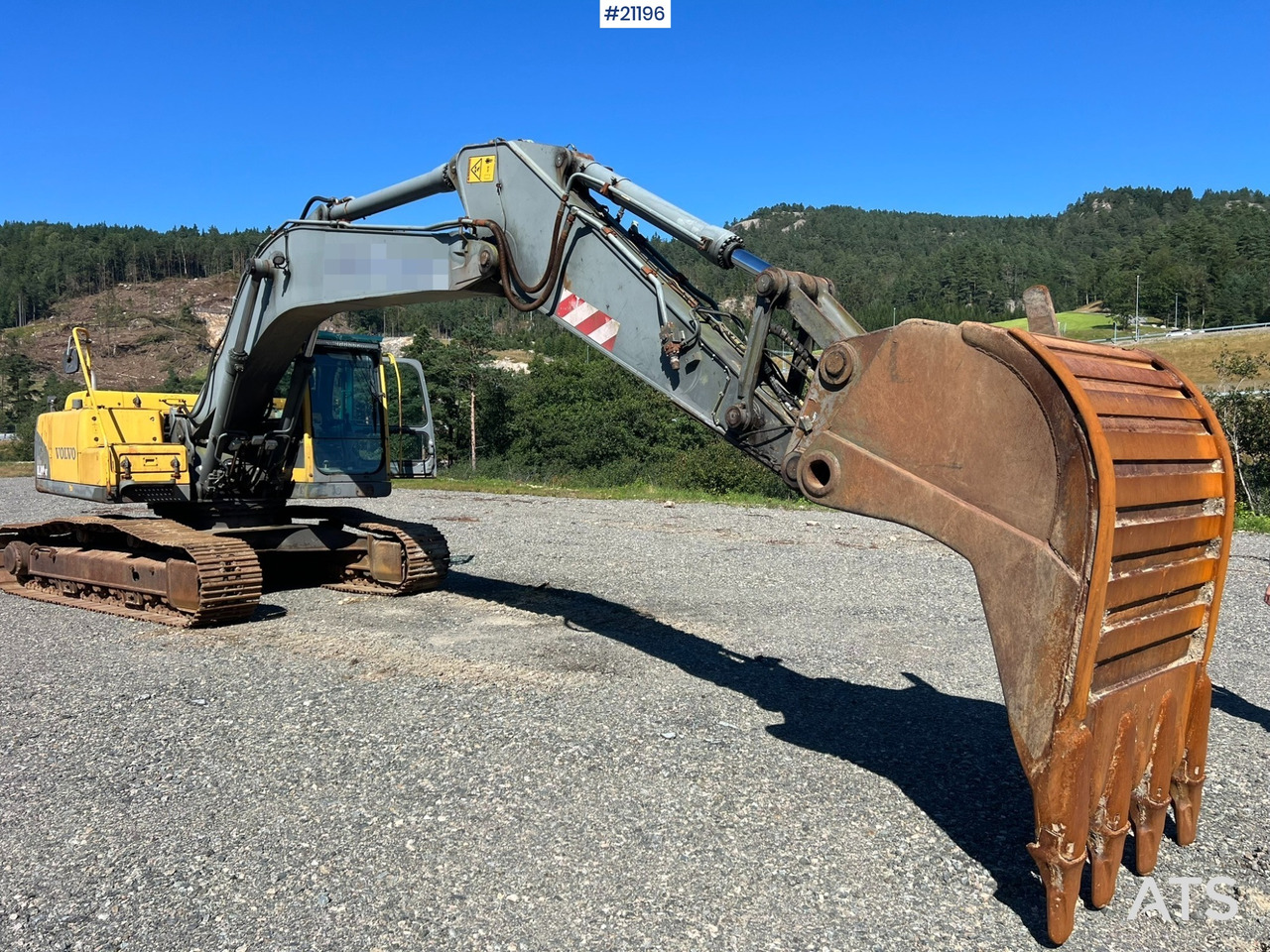 Volvo EC240 - Lánctalpas kotró: 1 kép. Volvo EC240 - Lánctalpas kotró: 1 kép.