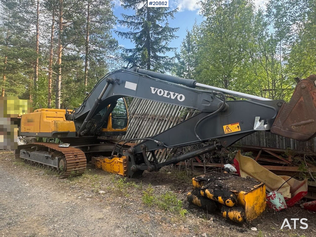 Volvo EC240LC - Lánctalpas kotró: 2 kép. Volvo EC240LC - Lánctalpas kotró: 2 kép.