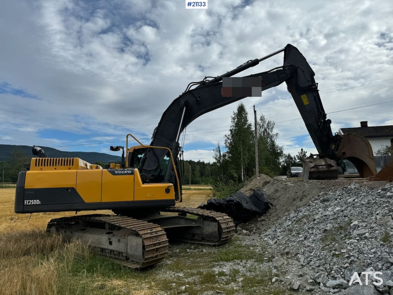 Volvo EC250DL - Lánctalpas kotró: 4 kép. Volvo EC250DL - Lánctalpas kotró: 4 kép.