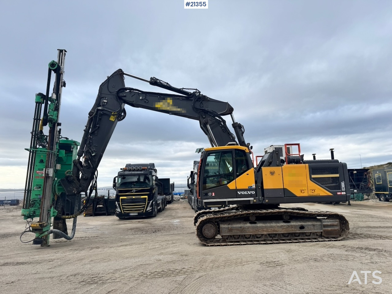 Volvo EC300 EL - Lánctalpas kotró: 3 kép. Volvo EC300 EL - Lánctalpas kotró: 3 kép.