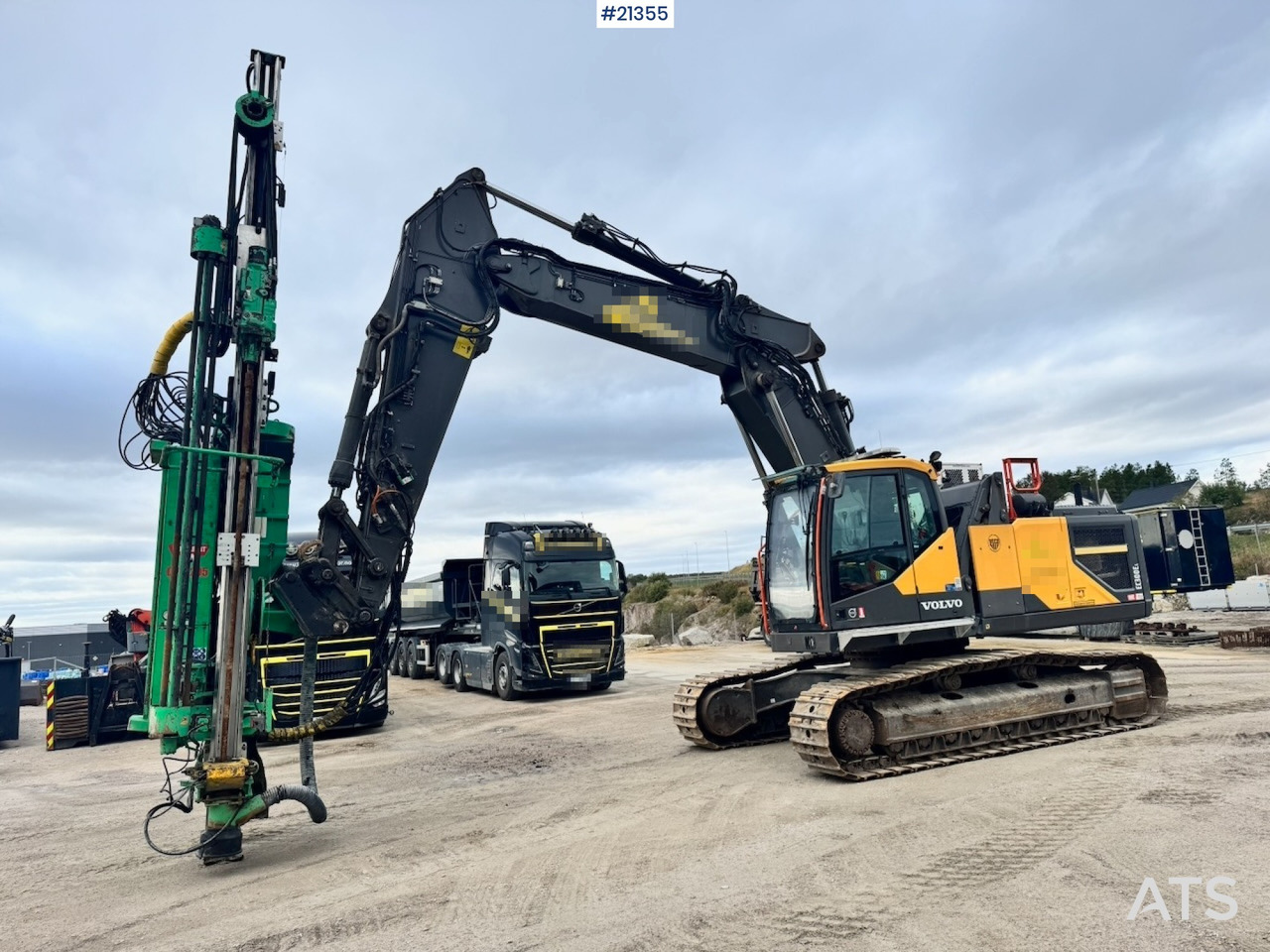 Volvo EC300 EL - Lánctalpas kotró: 2 kép. Volvo EC300 EL - Lánctalpas kotró: 2 kép.