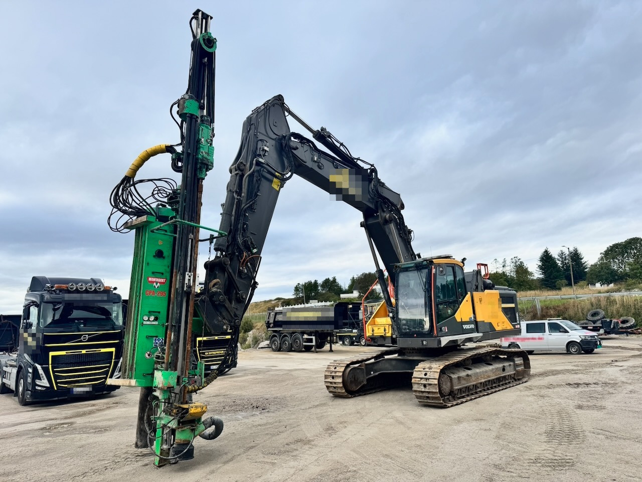 Volvo EC300 EL - Lánctalpas kotró: 1 kép. Volvo EC300 EL - Lánctalpas kotró: 1 kép.