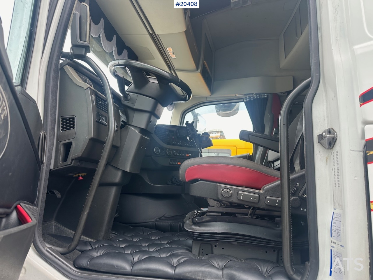 Aszfaltozó gép Volvo FH 540: 11 kép.