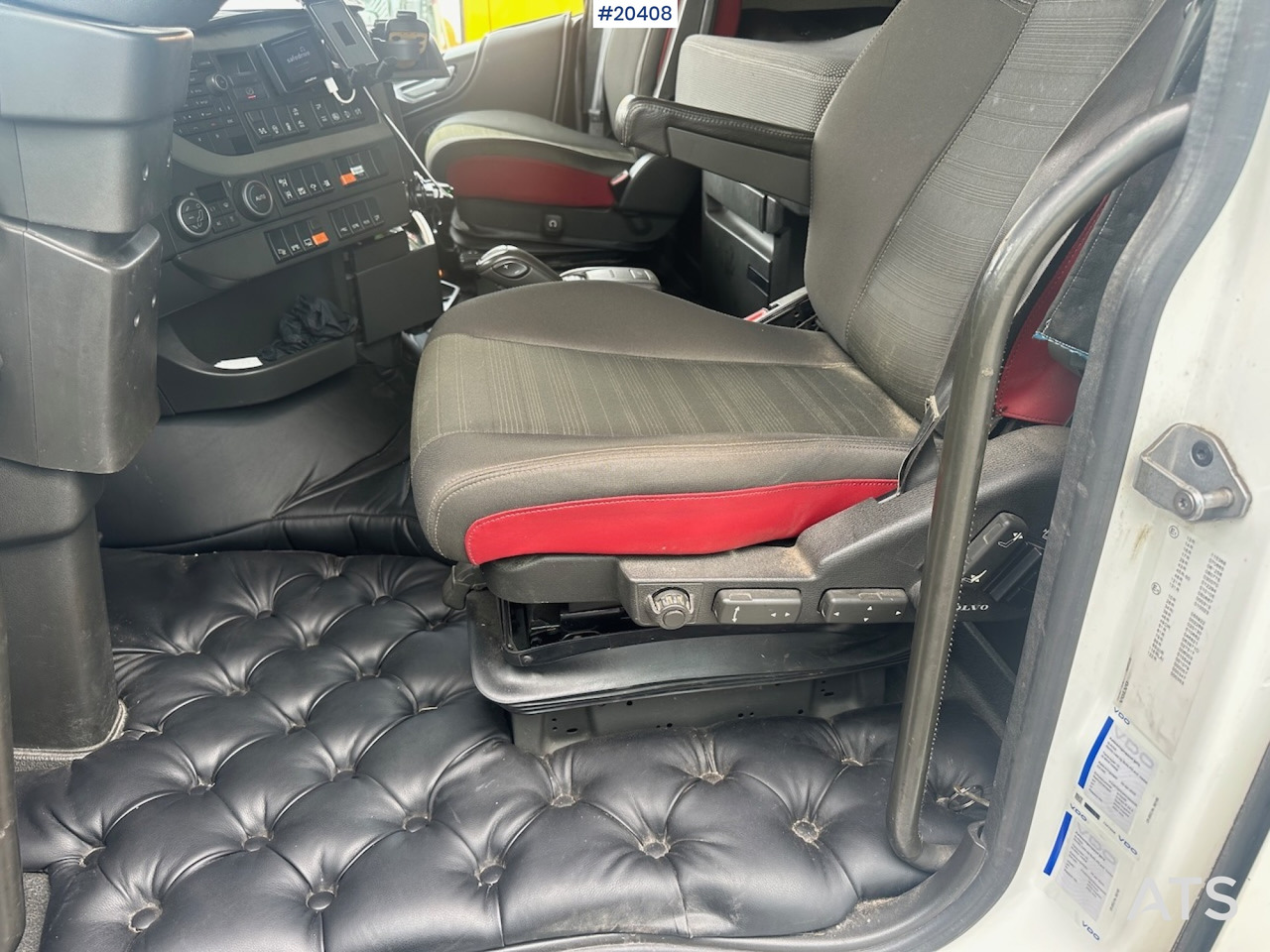 Aszfaltozó gép Volvo FH 540: 12 kép.