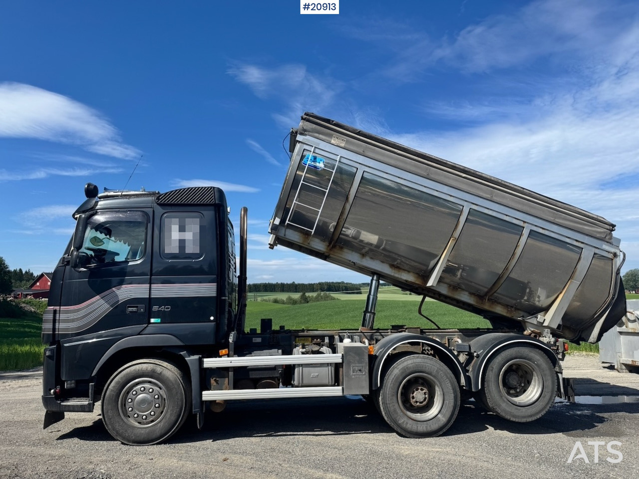 Volvo FH16 540 - Billenőplatós teherautó: 2 kép. Volvo FH16 540 - Billenőplatós teherautó: 2 kép.