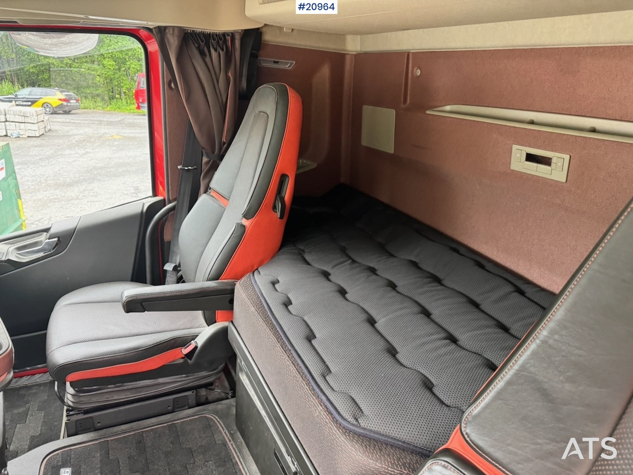 Billenőplatós teherautó Volvo FH16 650: 26 kép.
