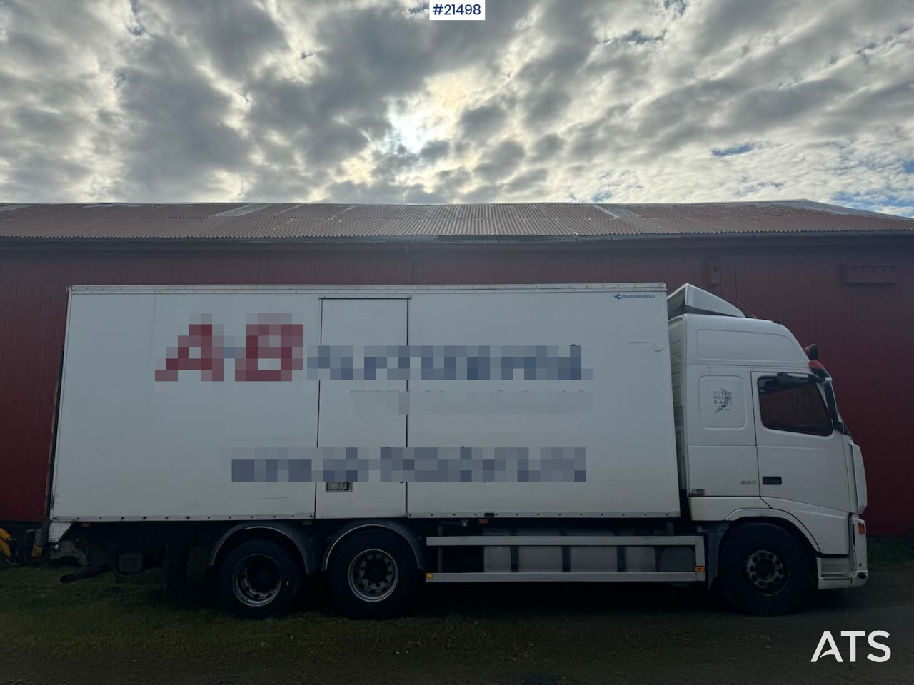 Volvo FH520 - Dobozos felépítményű teherautó: 2 kép. Volvo FH520 - Dobozos felépítményű teherautó: 2 kép.