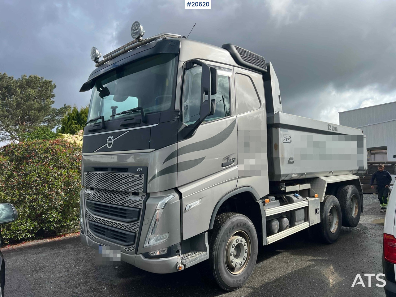 Volvo FH540 - Billenőplatós teherautó: 2 kép. Volvo FH540 - Billenőplatós teherautó: 2 kép.