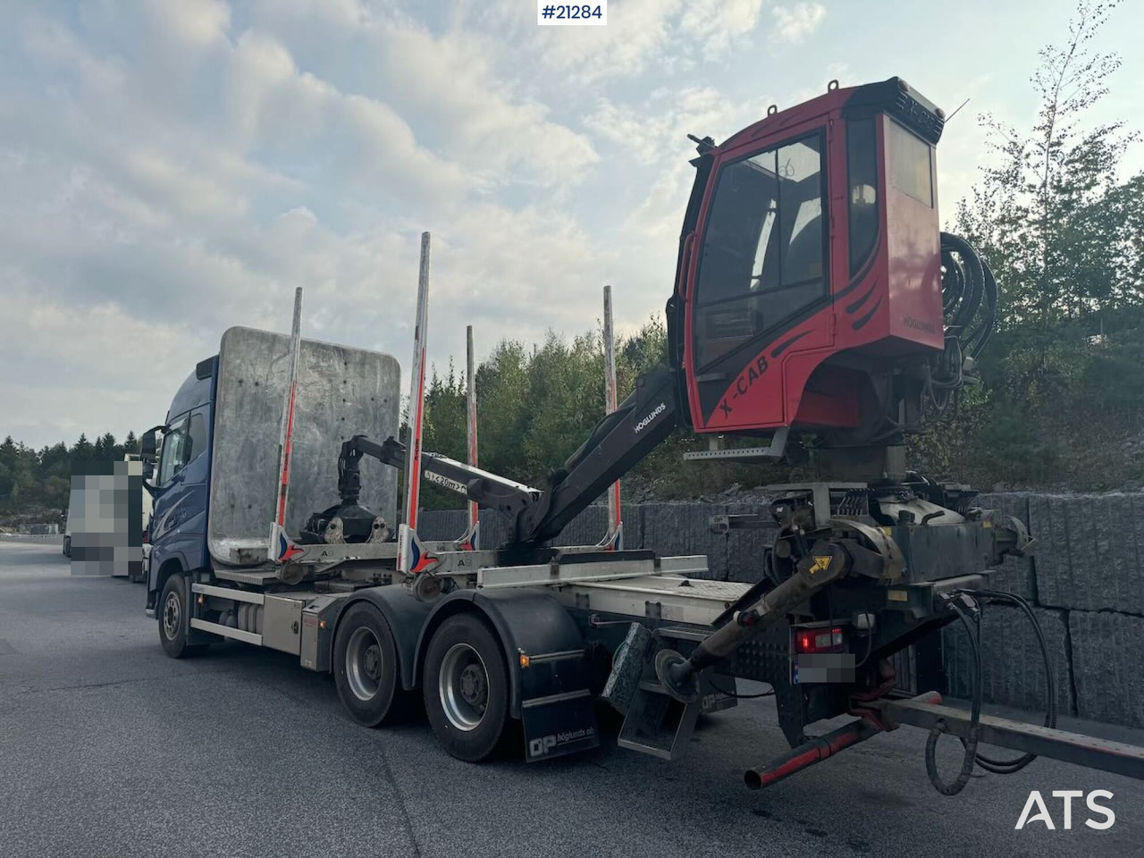 Volvo FH750 - Rönkszállító teherautó, Darus autó: 3 kép. Volvo FH750 - Rönkszállító teherautó, Darus autó: 3 kép.