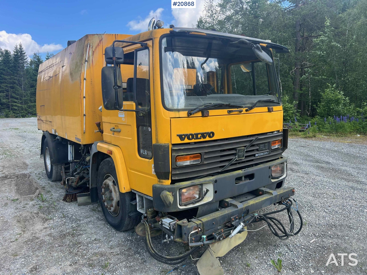 Volvo FL616 - Utcaseprő gép: 1 kép. Volvo FL616 - Utcaseprő gép: 1 kép.