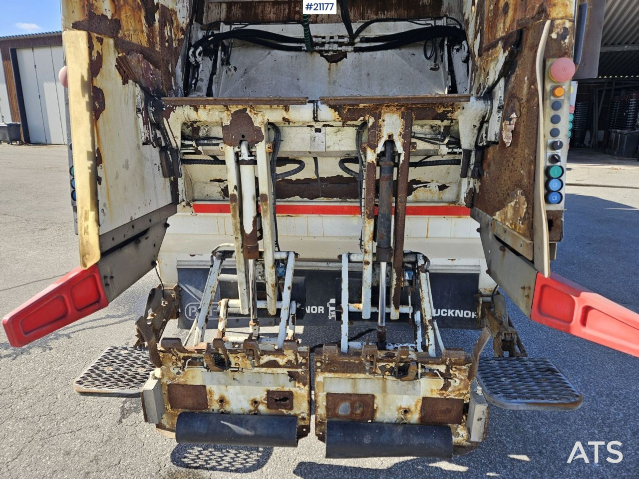 Volvo FM 370 - Szemetesautó: 5 kép. Volvo FM 370 - Szemetesautó: 5 kép.