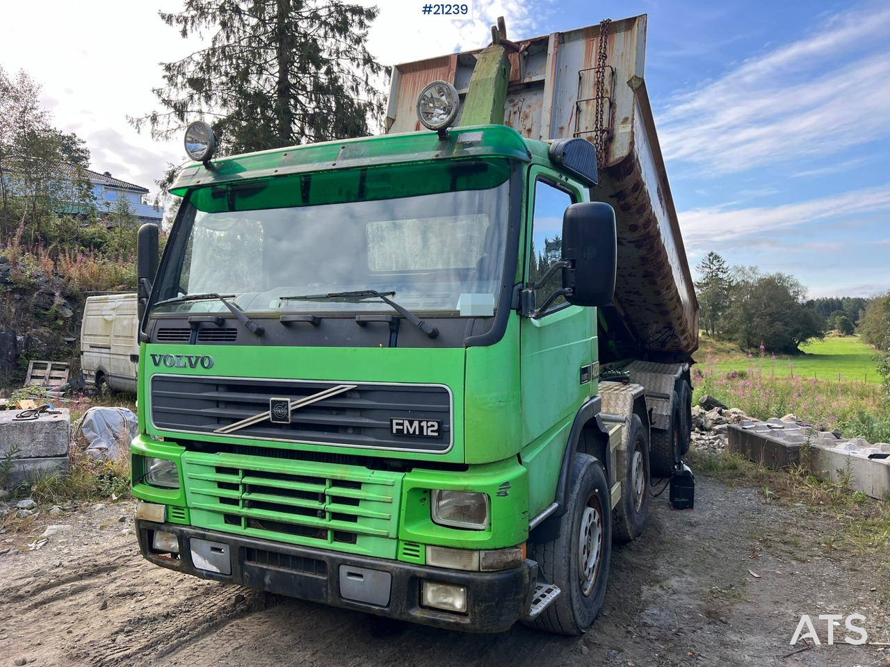 Volvo FM12 - Horgos rakodó teherautó: 2 kép. Volvo FM12 - Horgos rakodó teherautó: 2 kép.