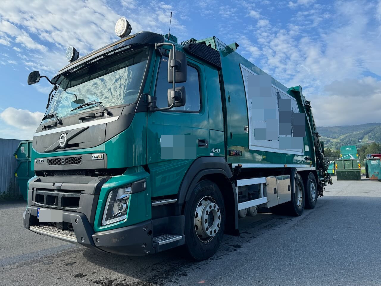 Volvo FMX 420 - Szemetesautó: 2 kép. Volvo FMX 420 - Szemetesautó: 2 kép.