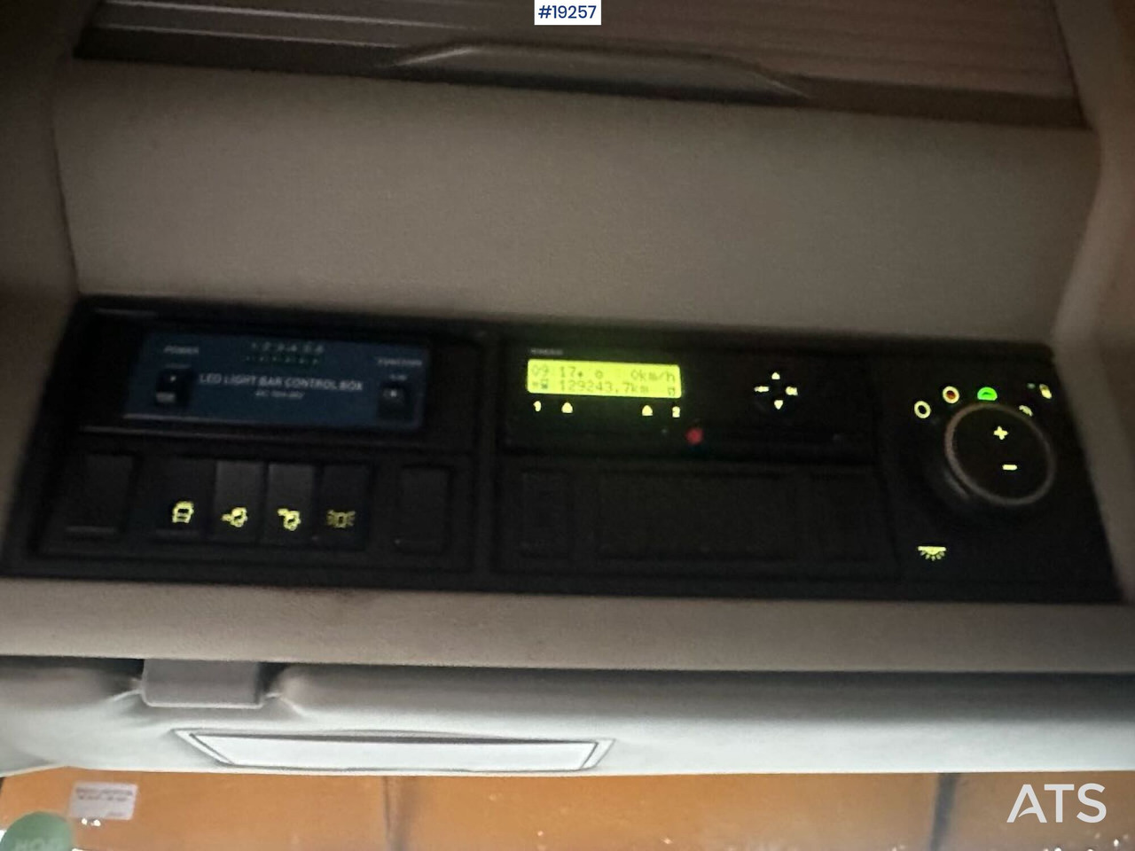Billenőplatós teherautó Volvo FMX 540: 34 kép.