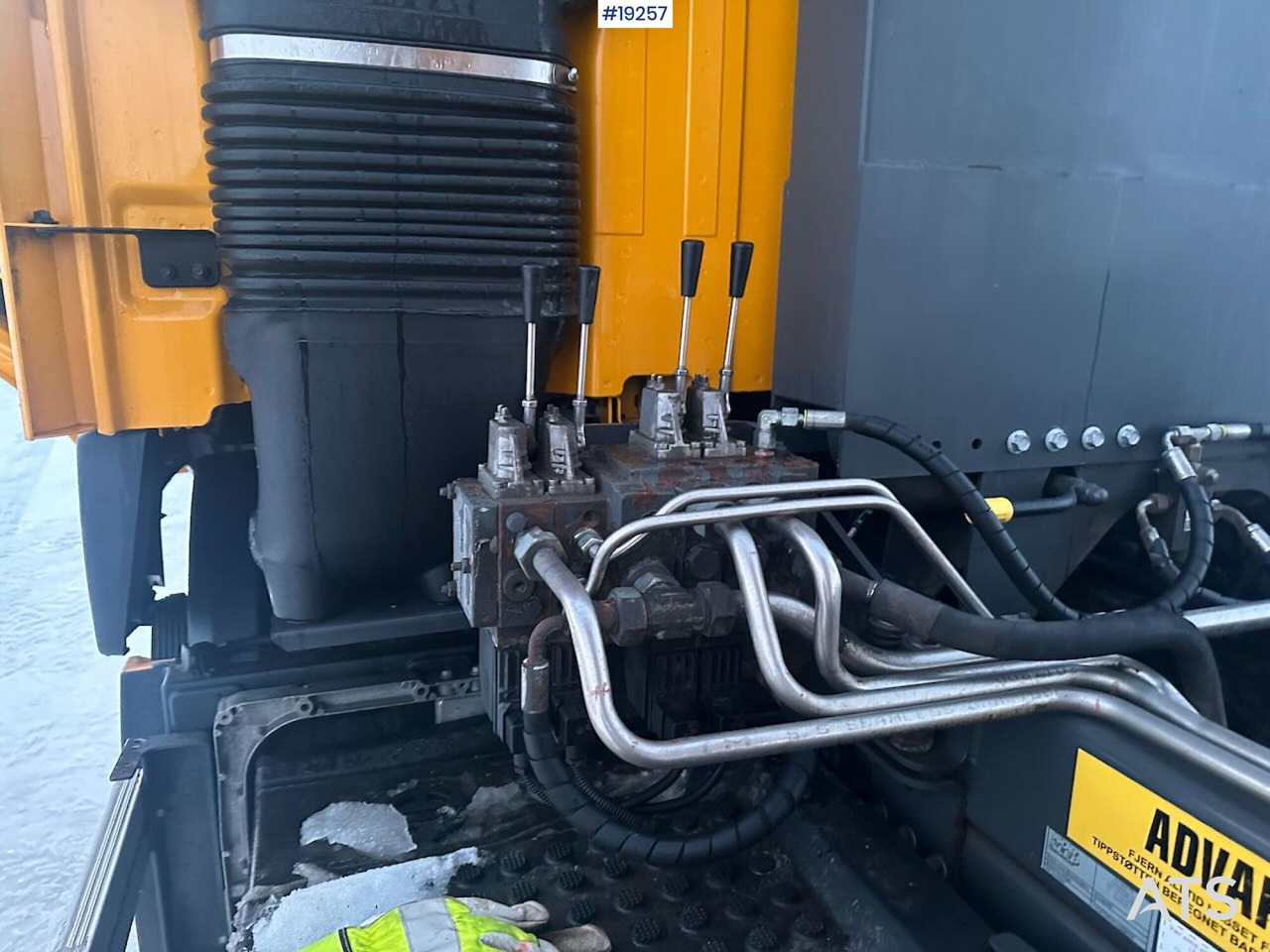 Billenőplatós teherautó Volvo FMX 540: 20 kép.