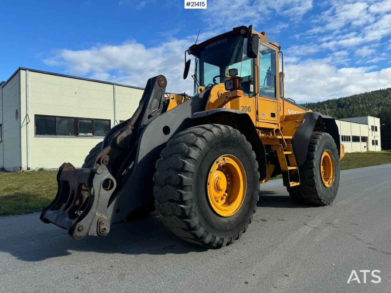 Volvo L110E - Gumikerekes homlokrakodó: 1 kép. Volvo L110E - Gumikerekes homlokrakodó: 1 kép.