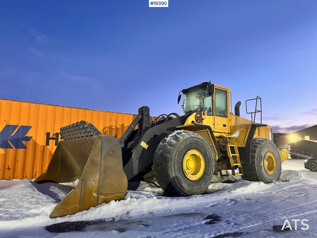 Volvo L220E - Gumikerekes homlokrakodó: 1 kép. Volvo L220E - Gumikerekes homlokrakodó: 1 kép.