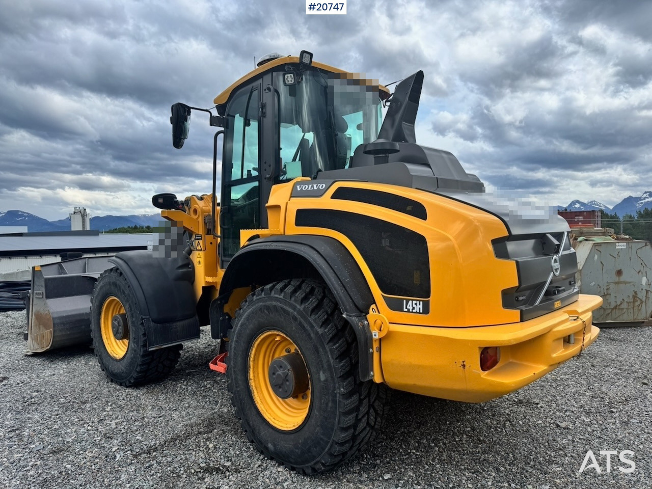 Volvo L45H - Gumikerekes homlokrakodó: 4 kép. Volvo L45H - Gumikerekes homlokrakodó: 4 kép.