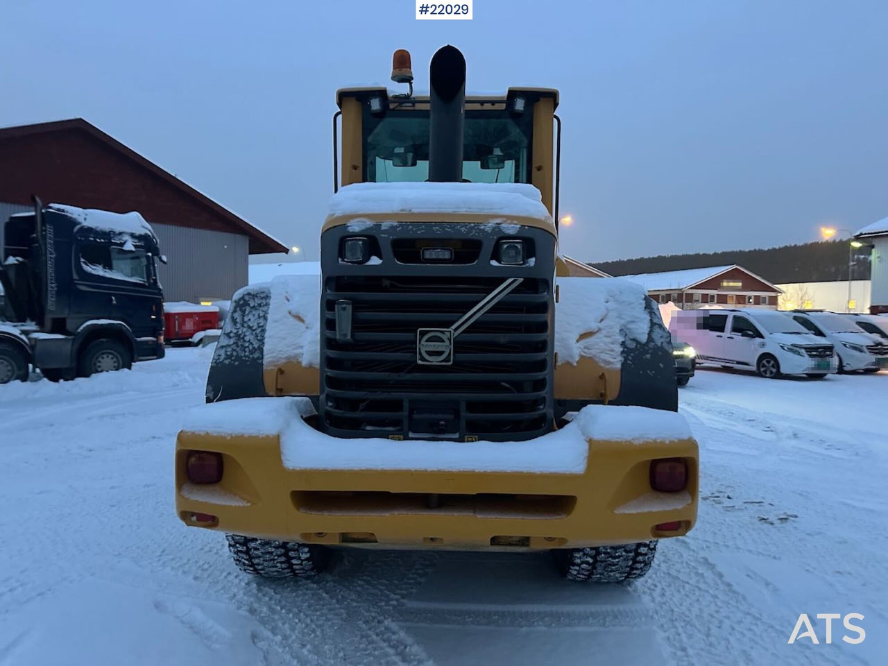 Volvo L70F hjullaster m/ vinter- og sommerdekk og planeringskuffe. En eier! Se video - Gumikerekes homlokrakodó: 5 kép. Volvo L70F hjullaster m/ vinter- og sommerdekk og planeringskuffe. En eier! Se video - Gumikerekes homlokrakodó: 5 kép.