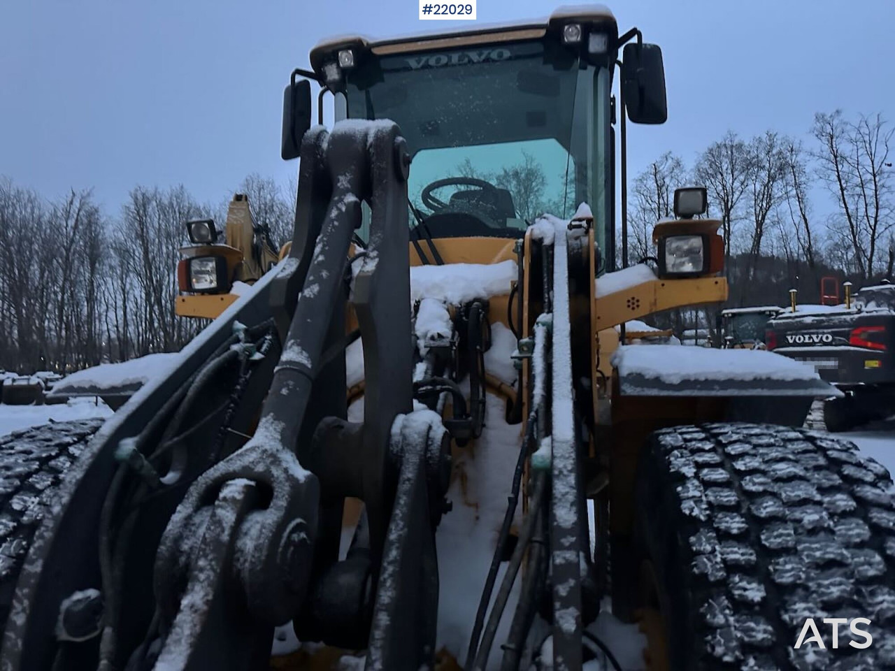 Volvo L70F hjullaster m/ vinter- og sommerdekk og planeringskuffe. En eier! Se video - Gumikerekes homlokrakodó: 2 kép. Volvo L70F hjullaster m/ vinter- og sommerdekk og planeringskuffe. En eier! Se video - Gumikerekes homlokrakodó: 2 kép.