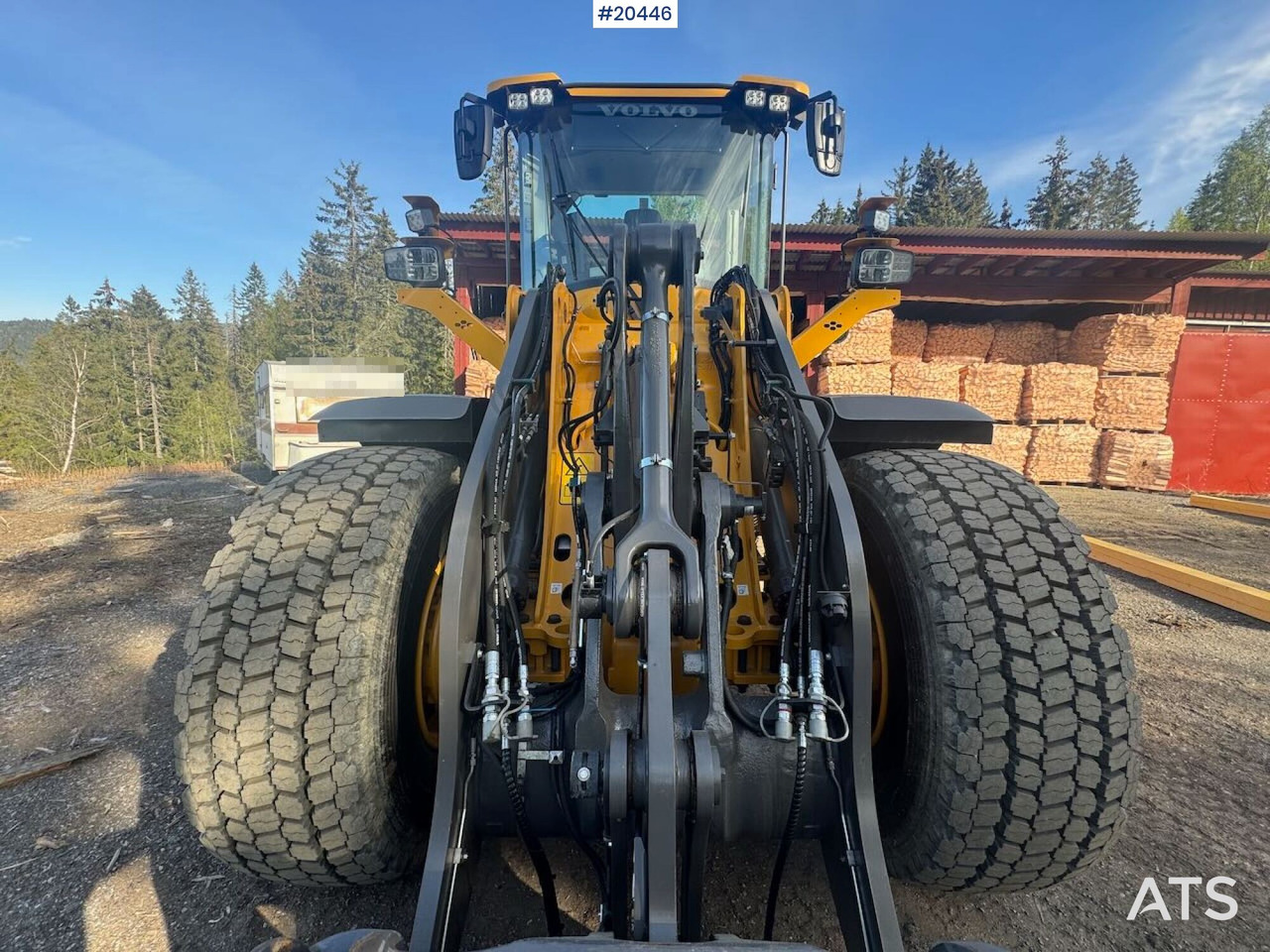 Volvo L70H - Gumikerekes homlokrakodó: 3 kép. Volvo L70H - Gumikerekes homlokrakodó: 3 kép.