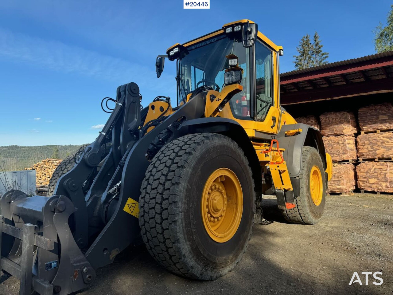 Volvo L70H - Gumikerekes homlokrakodó: 2 kép. Volvo L70H - Gumikerekes homlokrakodó: 2 kép.