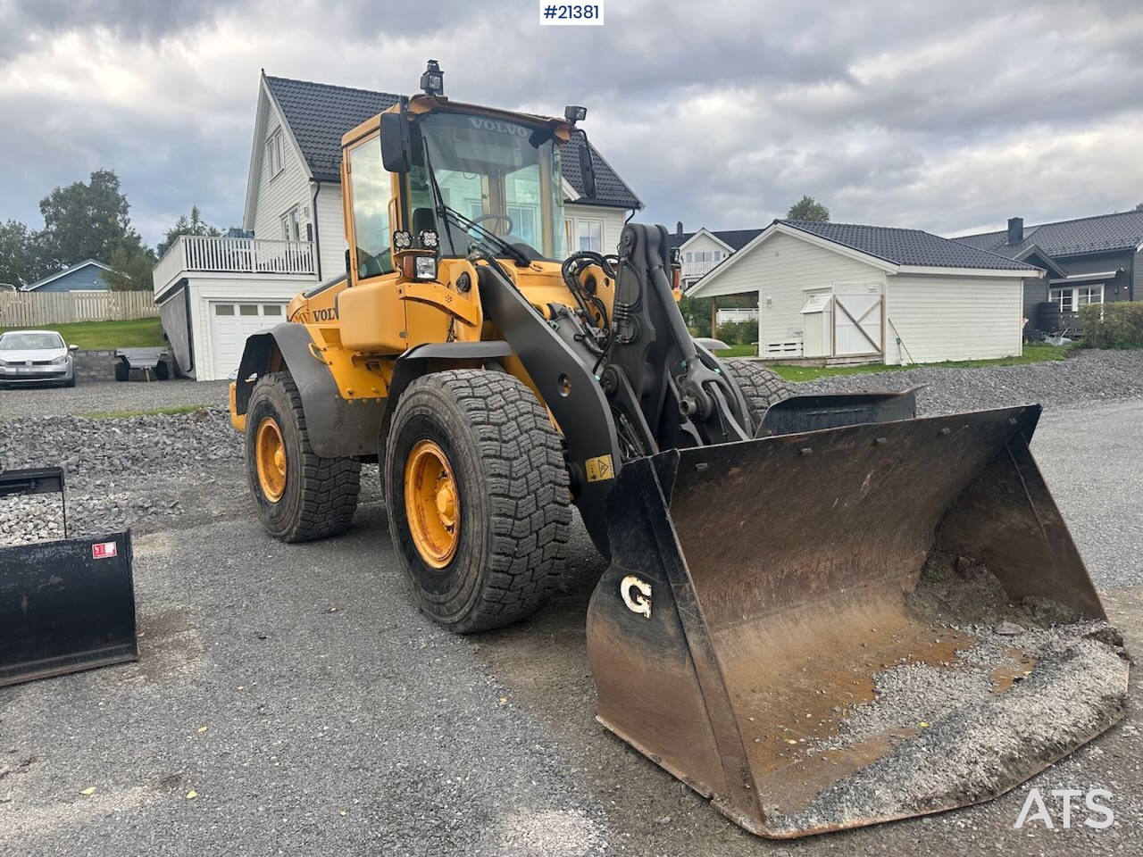 Volvo L90E hjullaster. SE VIDEO - Gumikerekes homlokrakodó: 4 kép. Volvo L90E hjullaster. SE VIDEO - Gumikerekes homlokrakodó: 4 kép.