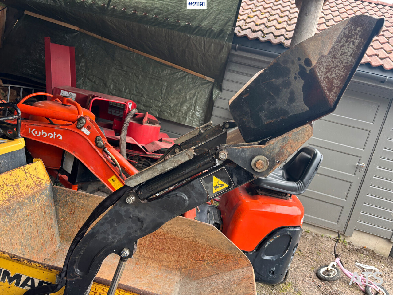 Yanmar C08 - Lánctalpas dömper: 4 kép. Yanmar C08 - Lánctalpas dömper: 4 kép.