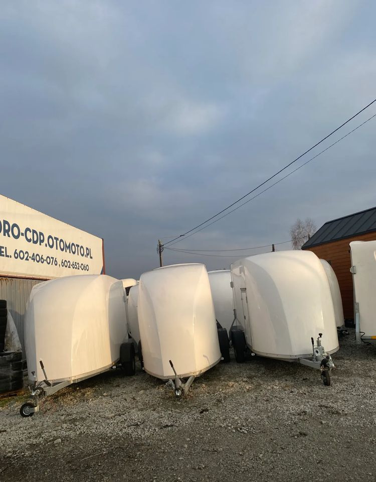 Niewiadów Furgon Niewiadów F1334 z trapem wjazdowym - Autó utánfutó: 3 kép. Niewiadów Furgon Niewiadów F1334 z trapem wjazdowym - Autó utánfutó: 3 kép.
